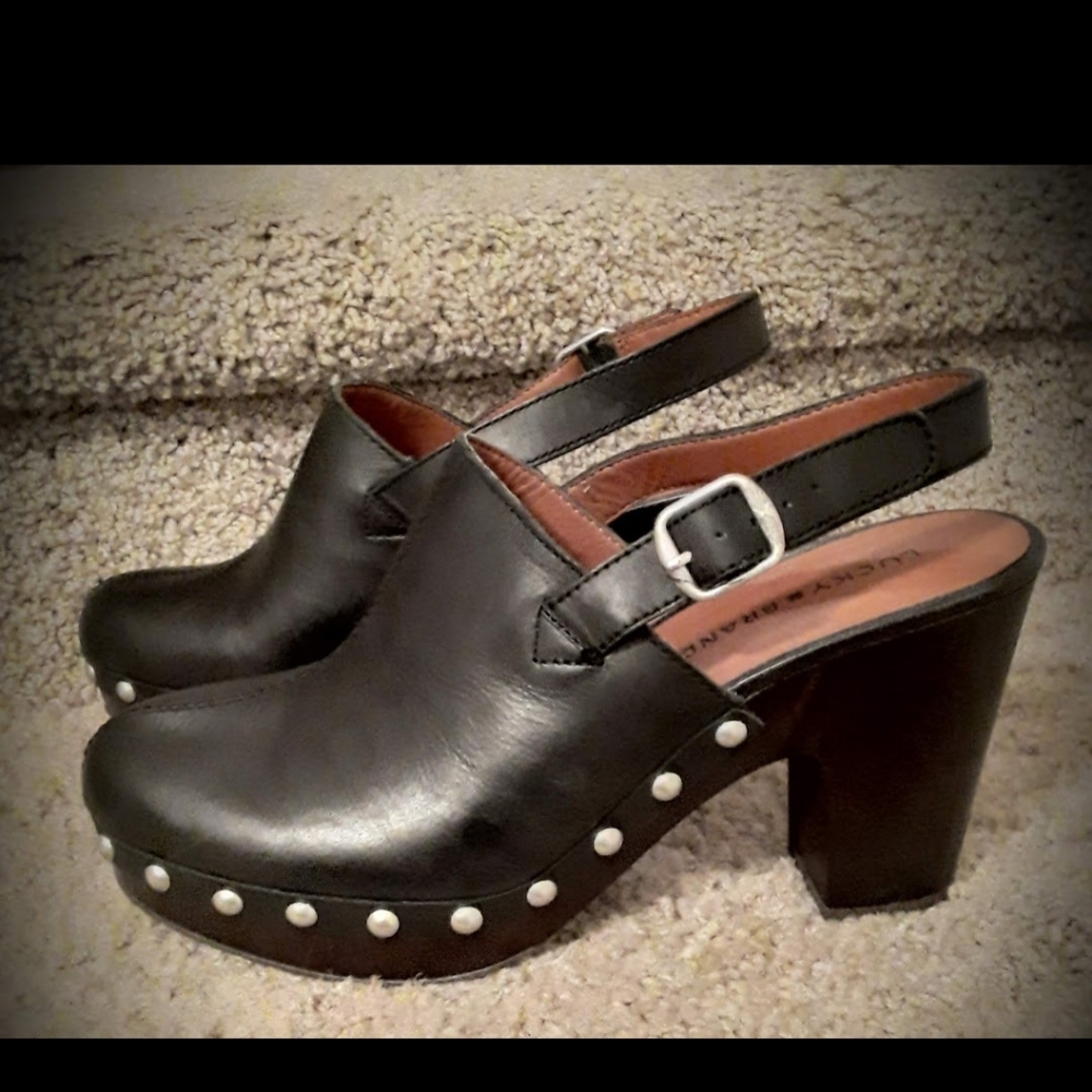 "LUCKY BRAND" Leather upper silver studded clogs/Size9M.